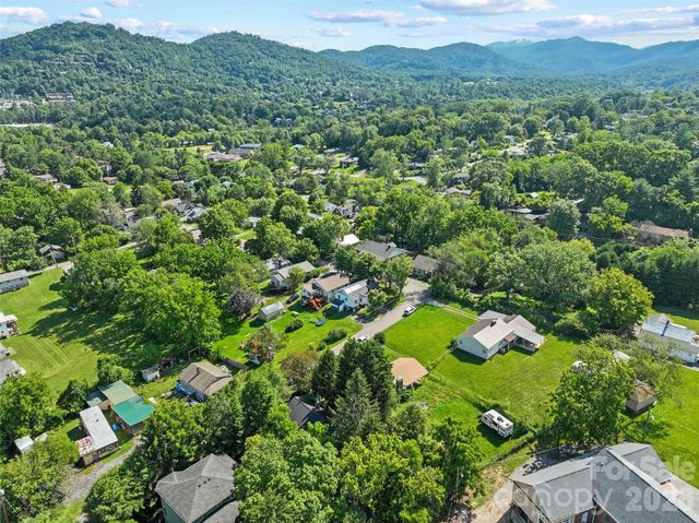 2 Pelzer Street, Asheville, NC 28804