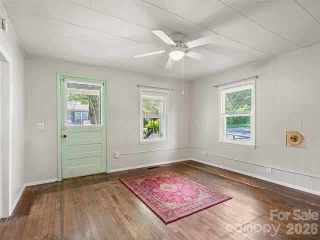 2 Pelzer Street, Asheville, NC 28804