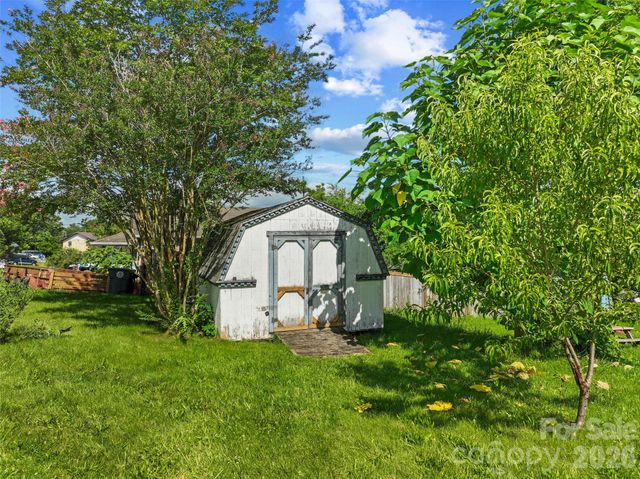 2 Pelzer Street, Asheville, NC 28804
