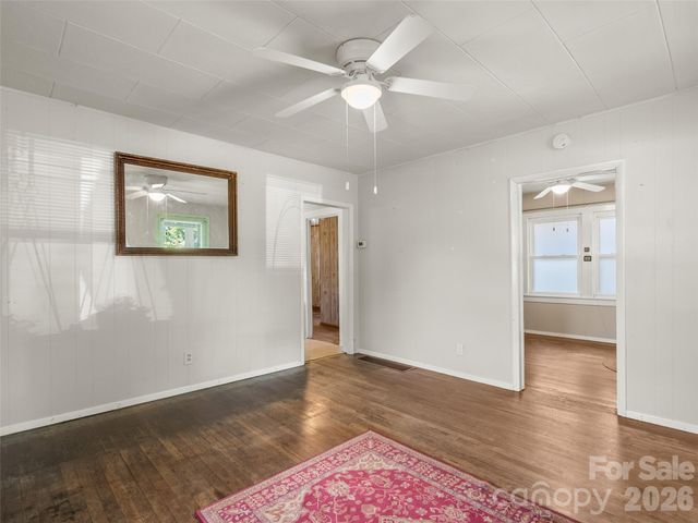 2 Pelzer Street, Asheville, NC 28804