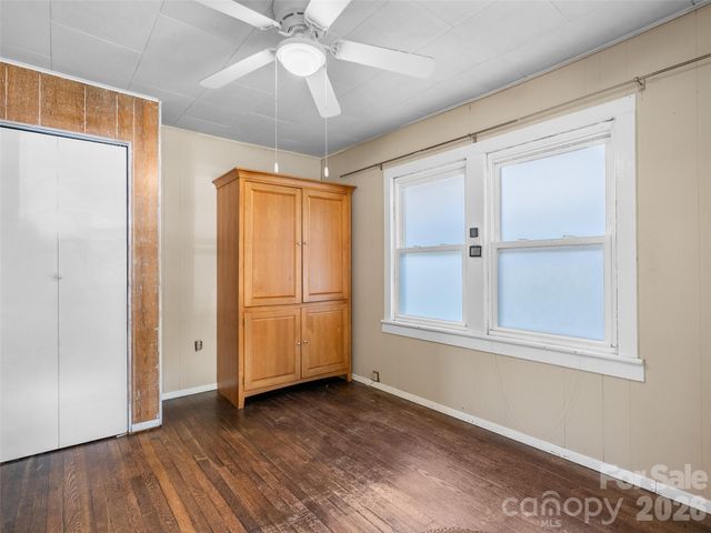 2 Pelzer Street, Asheville, NC 28804