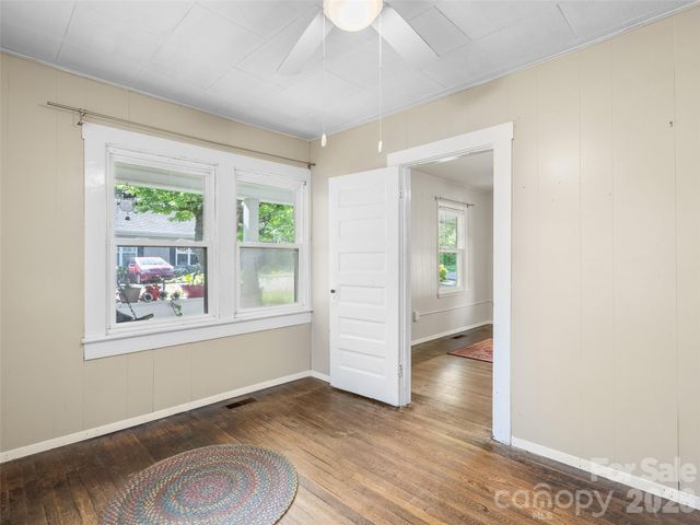 2 Pelzer Street, Asheville, NC 28804