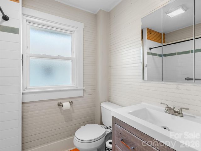 2 Pelzer Street, Asheville, NC 28804