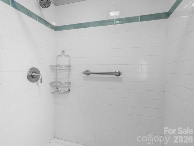 2 Pelzer Street, Asheville, NC 28804