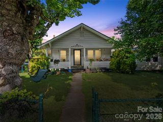 2 Pelzer Street, Asheville, NC 28804