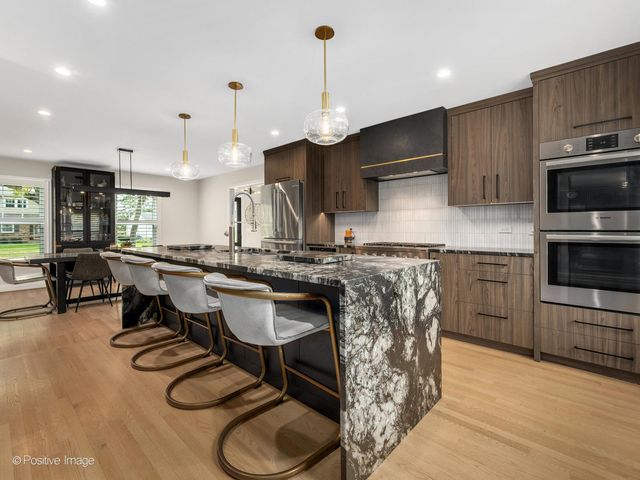 1460 Arrow Wood Lane, Downers Grove, IL 60515