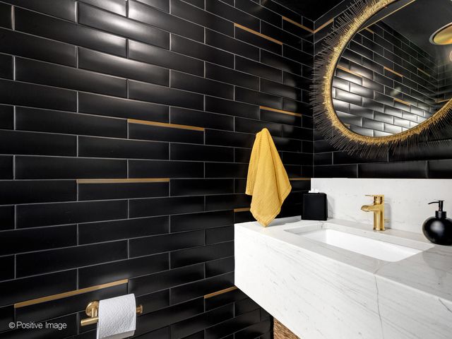 1460 Arrow Wood Lane, Downers Grove, IL 60515