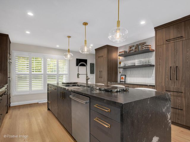 1460 Arrow Wood Lane, Downers Grove, IL 60515