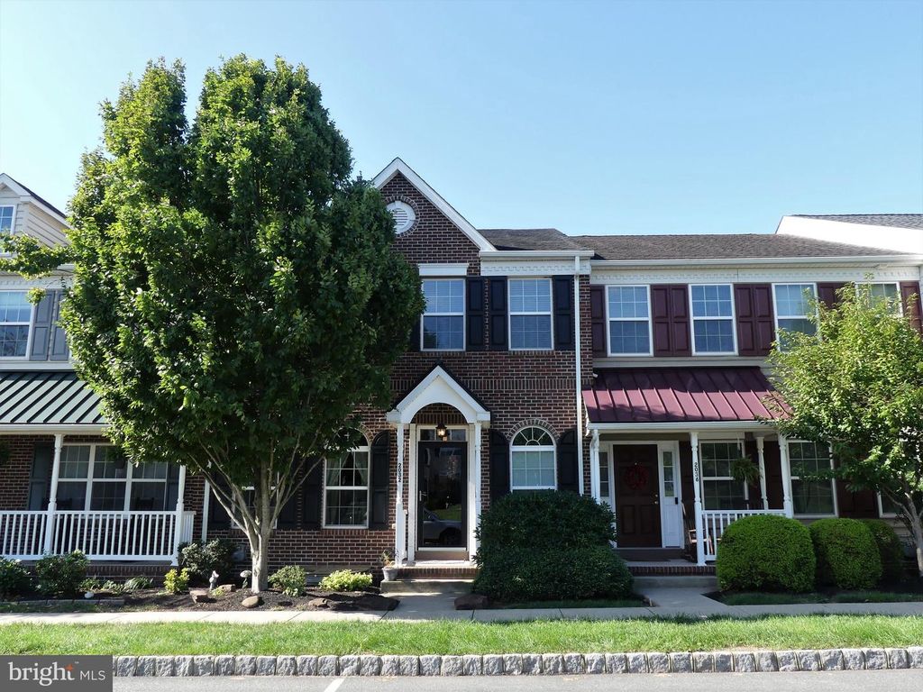 2032 HAYWARD AVE, PENNSBURG, PA 18073 — exterior