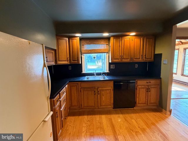 803 RENNARD CIR, Philadelphia, PA 19116