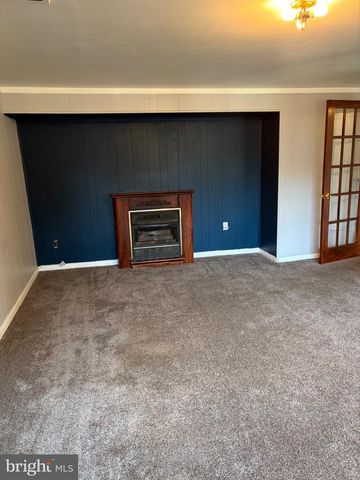 803 RENNARD CIR, Philadelphia, PA 19116
