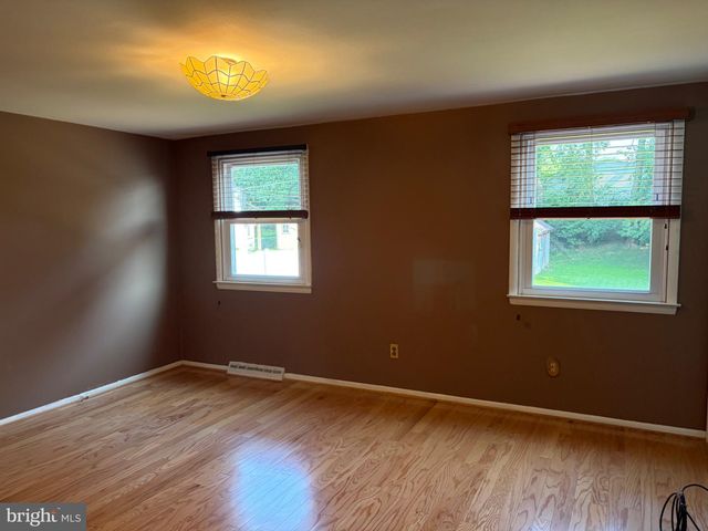 803 RENNARD CIR, Philadelphia, PA 19116