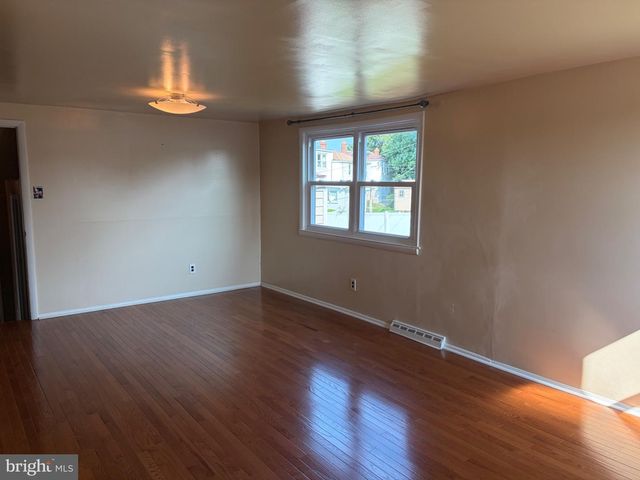 803 RENNARD CIR, Philadelphia, PA 19116