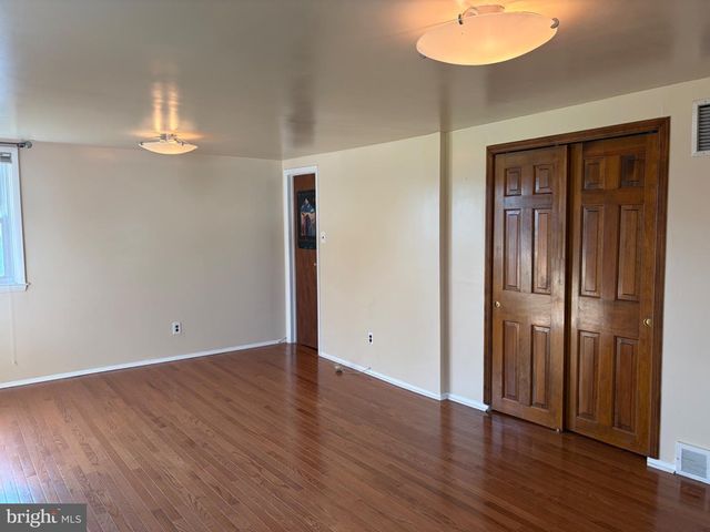803 RENNARD CIR, Philadelphia, PA 19116