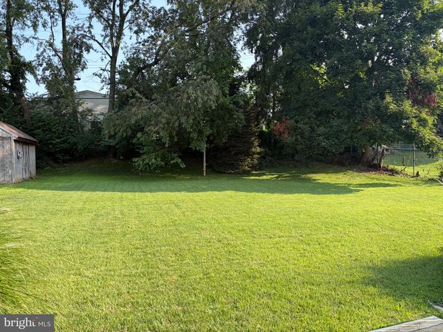 803 RENNARD CIR, Philadelphia, PA 19116