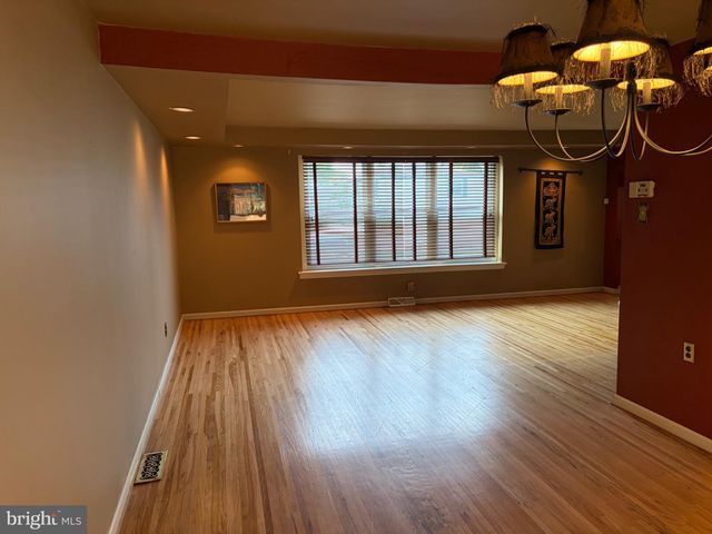 803 RENNARD CIR, Philadelphia, PA 19116