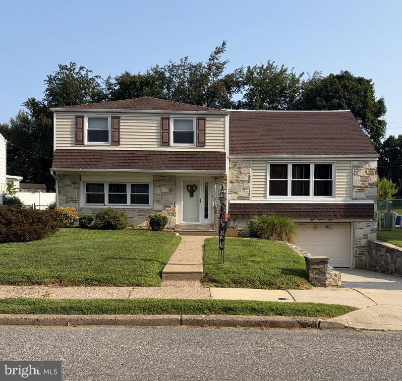 803 RENNARD CIR, Philadelphia, PA 19116