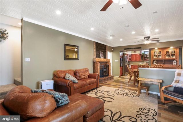 1177 WALKER RD, Chambersburg, PA 17202