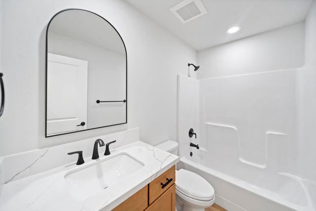 1113 Ona Lane, Redding, CA 96003