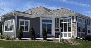 877 Verona CIRCLE #82, Grafton, WI 53024