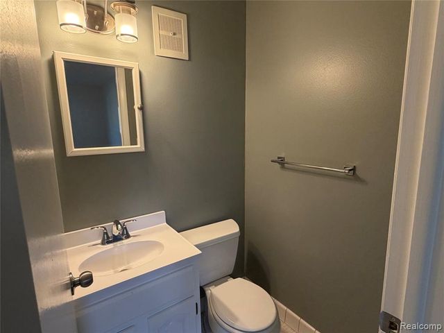 946 N Adams Road 3, Birmingham, MI 48009