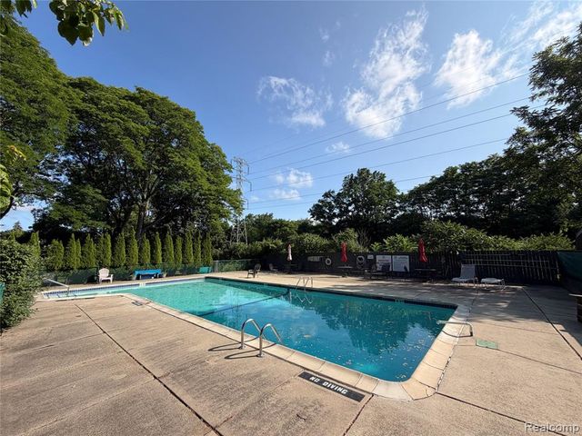 946 N Adams Road 3, Birmingham, MI 48009