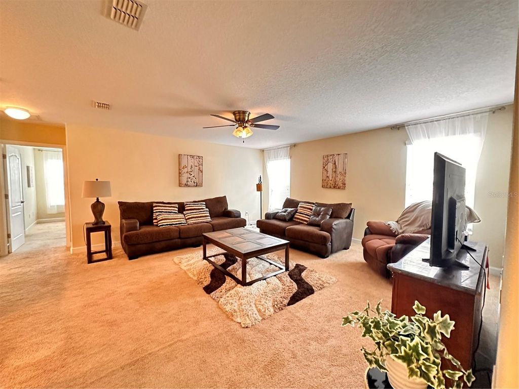 Image 11 of property listing at 7409 FAIRGROVE AVENUE, Windermere, FL 34786