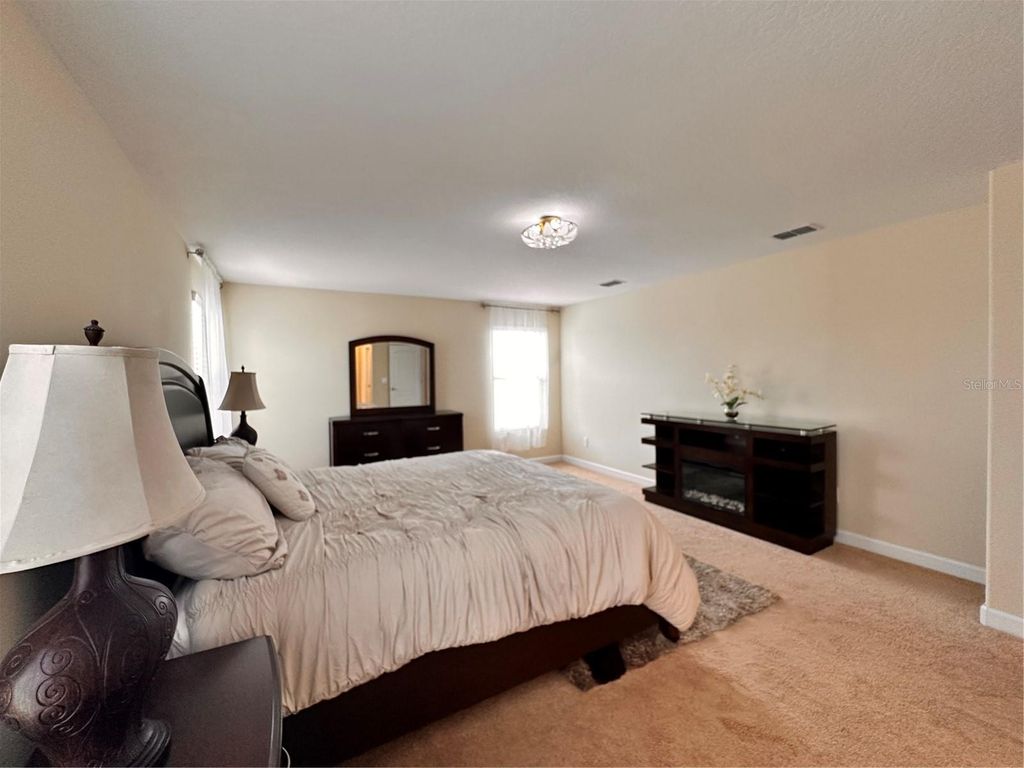 Image 13 of property listing at 7409 FAIRGROVE AVENUE, Windermere, FL 34786