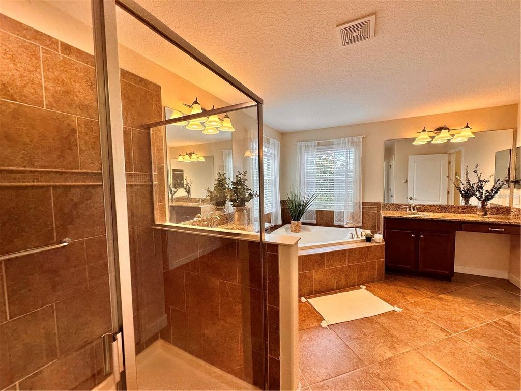 Image 14 of property listing at 7409 FAIRGROVE AVENUE, Windermere, FL 34786