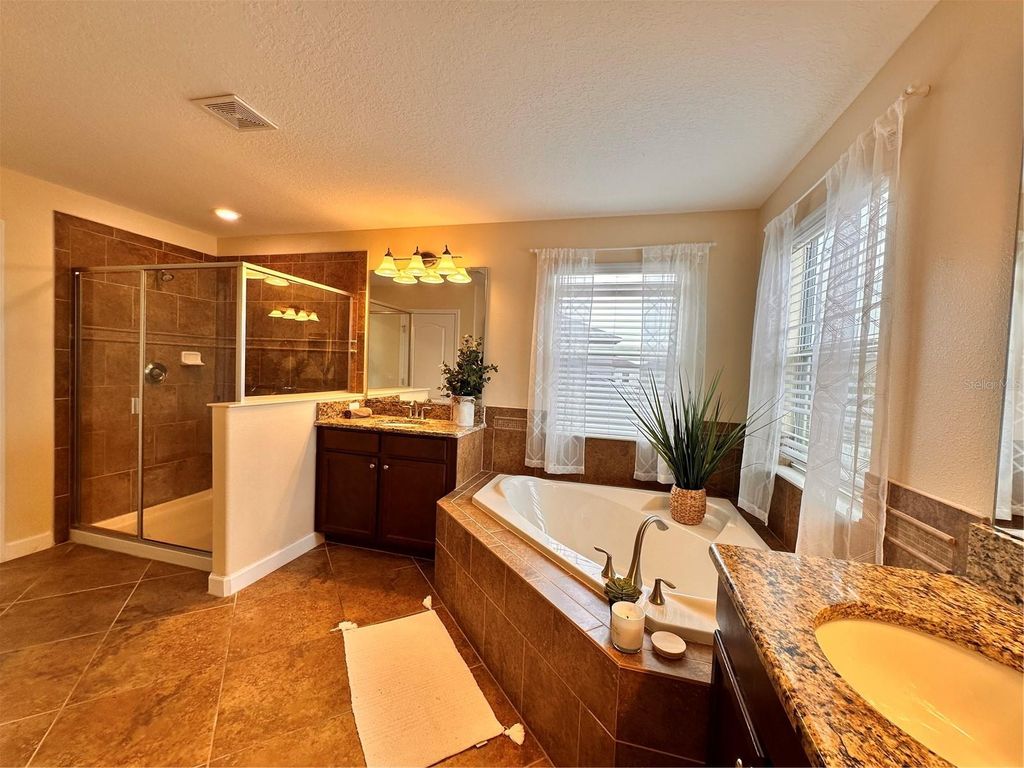 Image 15 of property listing at 7409 FAIRGROVE AVENUE, Windermere, FL 34786