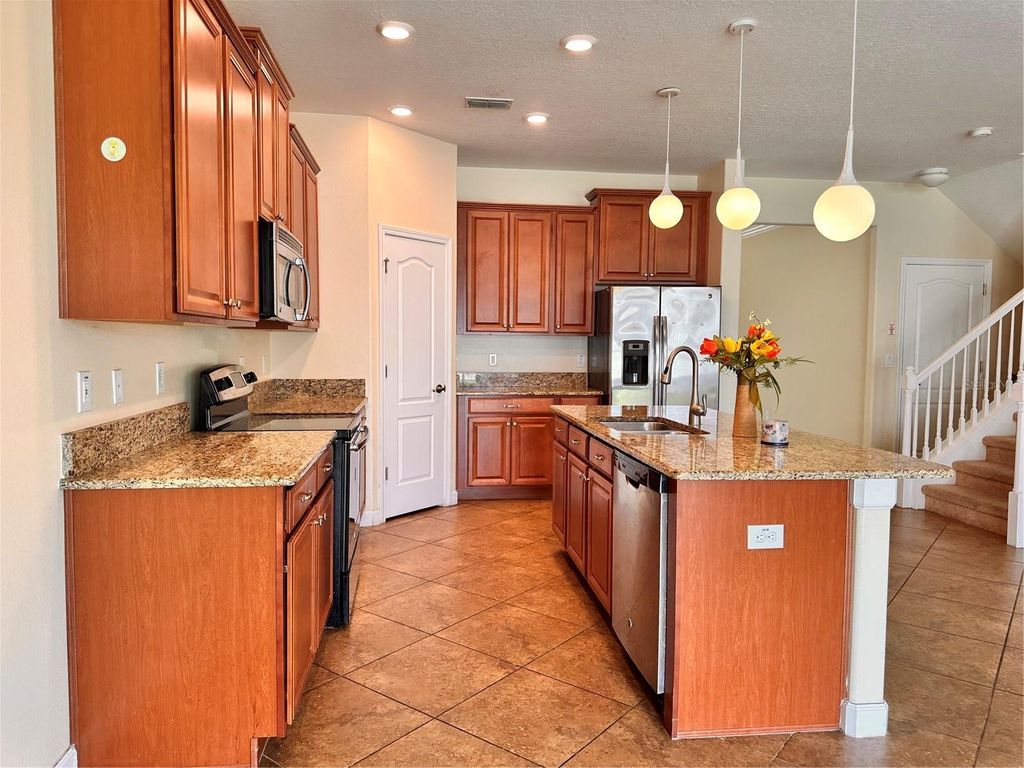 Image 3 of property listing at 7409 FAIRGROVE AVENUE, Windermere, FL 34786