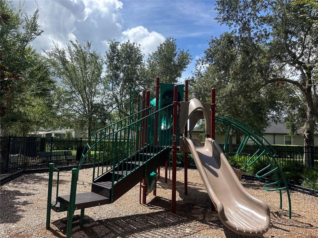 Image 27 of property listing at 7409 FAIRGROVE AVENUE, Windermere, FL 34786