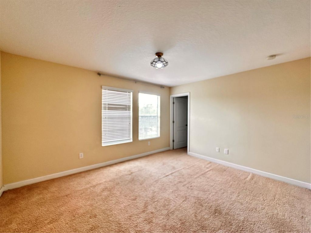 Image 9 of property listing at 7409 FAIRGROVE AVENUE, Windermere, FL 34786