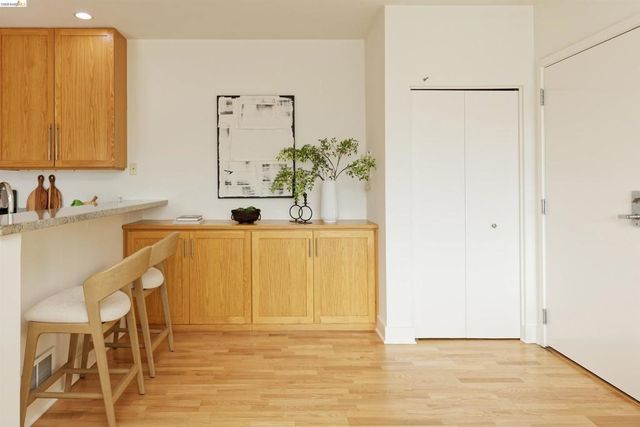 371 30th Street 404, Oakland, CA 94609