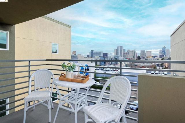 371 30th Street 404, Oakland, CA 94609