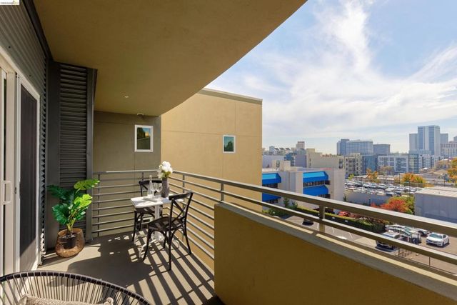 371 30th Street 404, Oakland, CA 94609