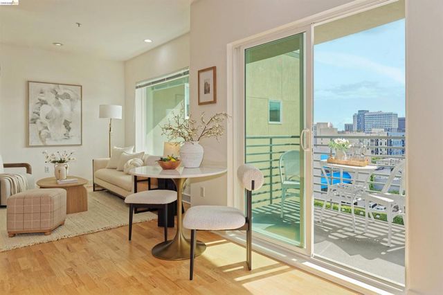 371 30th Street 404, Oakland, CA 94609