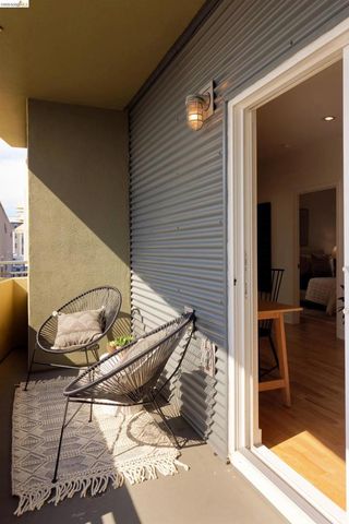 371 30th Street 404, Oakland, CA 94609