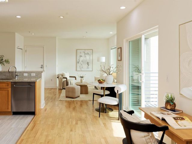 371 30th Street 404, Oakland, CA 94609