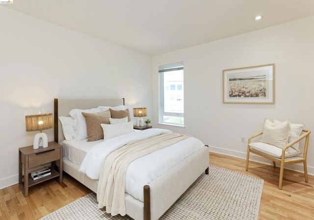 371 30th Street 404, Oakland, CA 94609