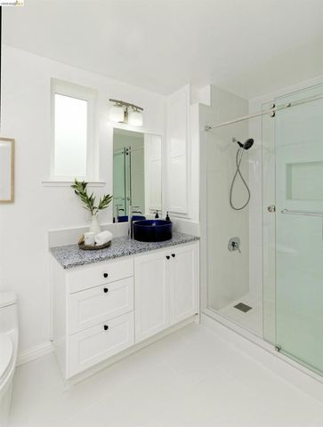 371 30th Street 404, Oakland, CA 94609