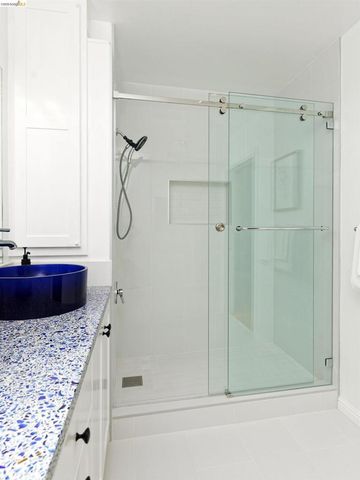 371 30th Street 404, Oakland, CA 94609