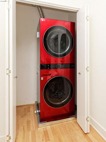 371 30th Street 404, Oakland, CA 94609