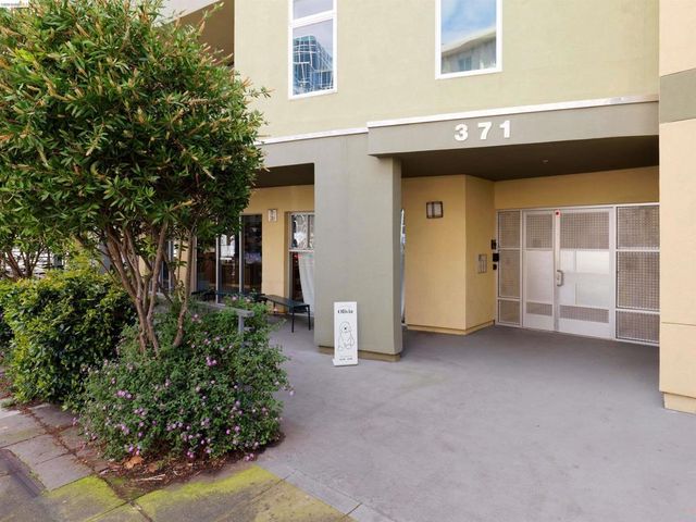 371 30th Street 404, Oakland, CA 94609