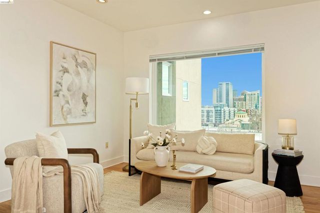 371 30th Street 404, Oakland, CA 94609