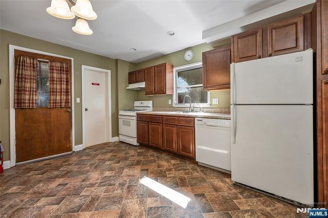 31-33 William Street, Bergenfield, NJ 07621