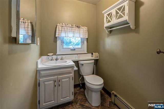 31-33 William Street, Bergenfield, NJ 07621