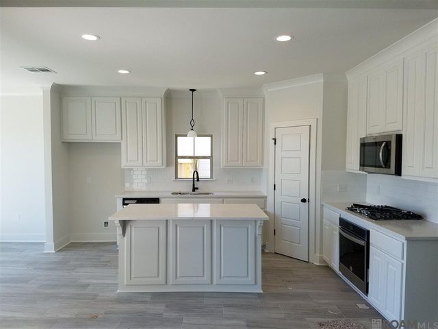 519 Flycatcher Dr, Baton Rouge, LA 70810