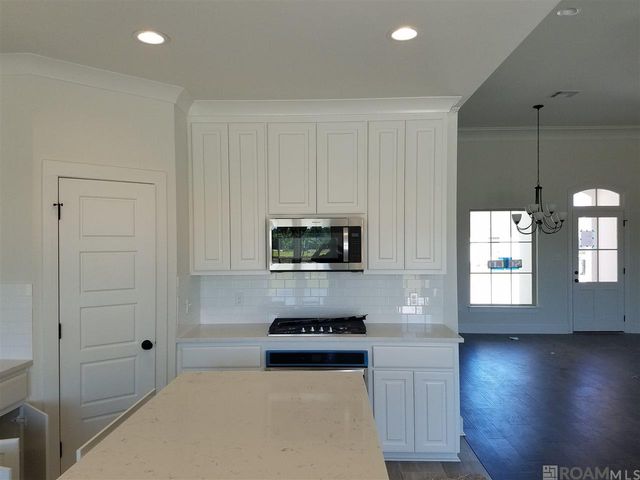 519 Flycatcher Dr, Baton Rouge, LA 70810