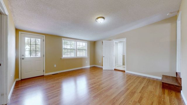 100 Waggoner St, Decherd, TN 37324